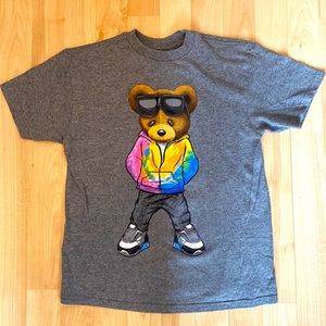 T-shirt size small, gray